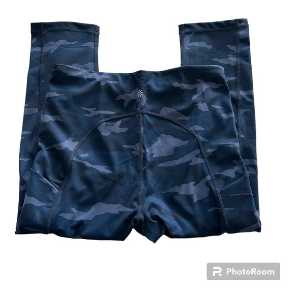 Athleta Ultimate Stash Pocket Navy Blue Camo Capri - Picture 5 of 9